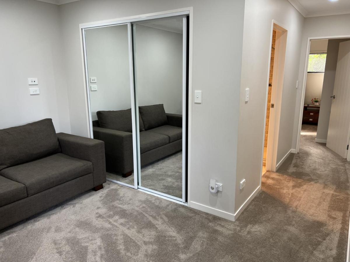 Guest Suite - Cosy Place In The Wattle Downs Auckland Exteriör bild